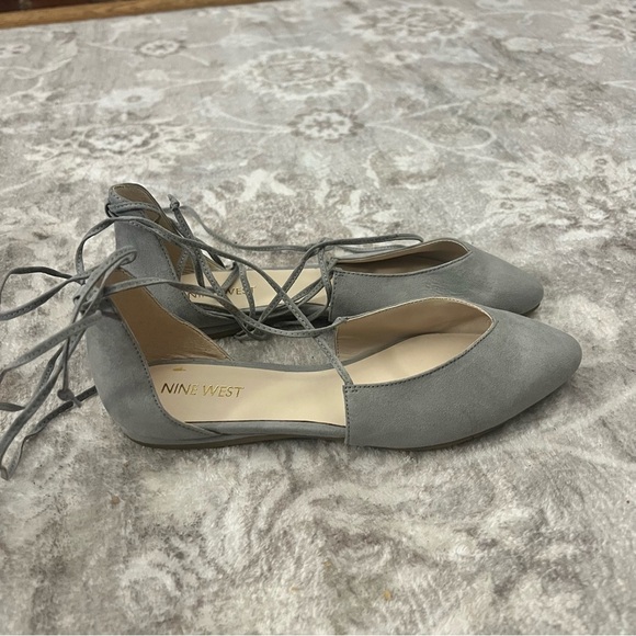 Nine West suede pointed toe flats string tie in Gray. Size 6 - Picture 6 of 8